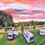 Sonnenuntergang über dem Campingplatz in Kassel